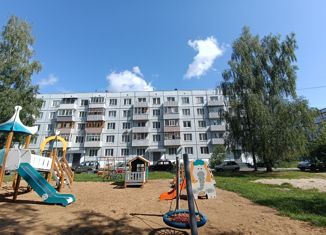 Продается 2-ком. квартира, 48 м2, Радужный, 1-й квартал, 37