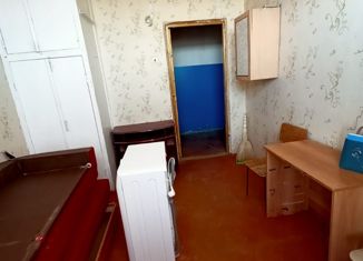 Продаю комнату, 30 м2, Калмыкия, улица Балакаева, 5