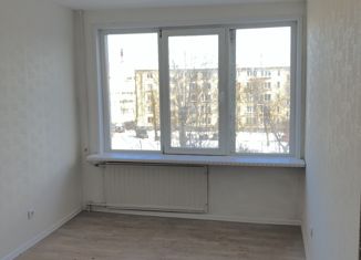 Продам 3-комнатную квартиру, 41 м2, Санкт-Петербург, улица Зины Портновой, 4, метро Ленинский проспект