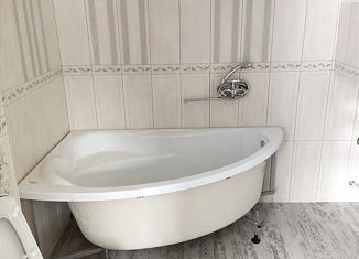 Продам 2-ком. квартиру, 57.5 м2, деревня Кривцово, Окольная улица, 7