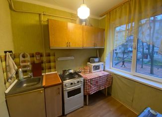 Продаю 1-ком. квартиру, 30 м2, Железногорск, улица Обогатителей, 8