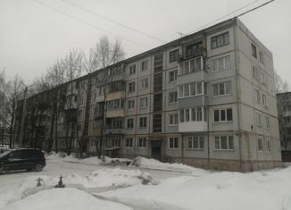 Продаю 3-комнатную квартиру, 50.3 м2, Окуловка, улица Николая Николаева, 55к2