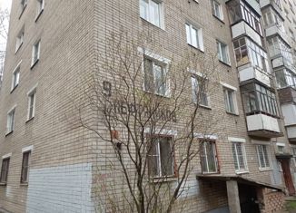 Продам 3-комнатную квартиру, 55 м2, Ярославль, улица Нефтяников, 9, район Нефтестрой