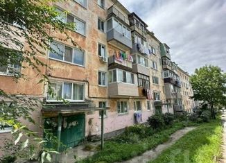 Продажа 3-комнатной квартиры, 59 м2, Большой Камень, улица Аллея Труда, 9