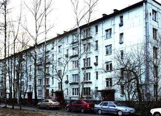 Продам трехкомнатную квартиру, 42 м2, Санкт-Петербург, метро Проспект Ветеранов, улица Лёни Голикова, 43