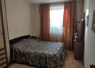 Продаю трехкомнатную квартиру, 58 м2, микрорайон Вишнёвая Горка, Изумрудная улица, 3