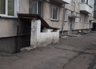 Трехкомнатная квартира на продажу, 62.6 м2, поселок городского типа Шушенское, 1-й микрорайон, 9
