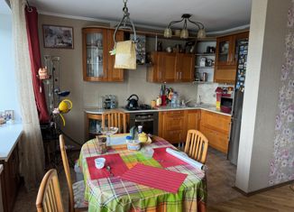Продам 4-ком. квартиру, 77.5 м2, Кимры, улица 50 лет ВЛКСМ, 71