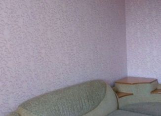 Продается трехкомнатная квартира, 70 м2, поселок городского типа Свободы, проспект Калинина, 160