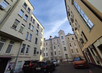 Продам квартиру студию, 16 м2, Москва, улица Земляной Вал, 65