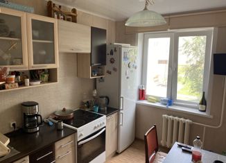 Продам 3-комнатную квартиру, 63 м2, Курган, 3-й микрорайон, 12