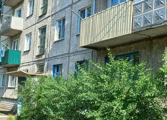 Продается трехкомнатная квартира, 57.9 м2, рабочий посёлок Кормиловка, улица Пацаева, 36