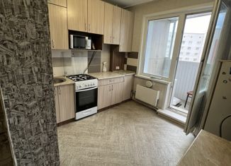 Продается 1-комнатная квартира, 32 м2, Новоалтайск, улица Космонавтов, 21