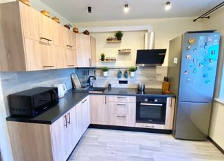 Продается 2-ком. квартира, 65.4 м2, деревня Казанцево, Строительная улица, 22