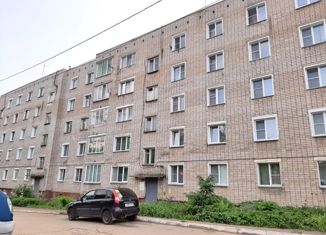 Продам трехкомнатную квартиру, 31 м2, Киров, Нововятский район, улица Пушкина, 32А