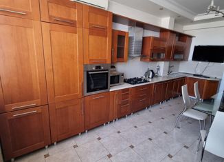 Продается двухкомнатная квартира, 110 м2, Махачкала, улица Гайдара Гаджиева, 22А, Кировский район
