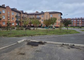 Продам 4-комнатную квартиру, 100 м2, Малгобек, улица имени Героя России Ахмеда Котиева, 16