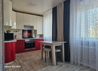 Продаю 2-ком. квартиру, 41.3 м2, Кумертау, улица Карла Маркса, 28