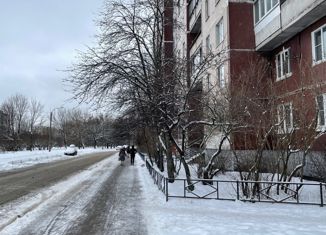 Комната на продажу, 55 м2, Санкт-Петербург, Долгоозёрная улица, 20, метро Комендантский проспект