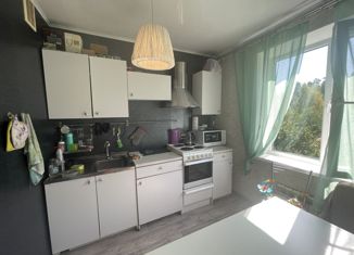 Продам 1-ком. квартиру, 42 м2, городской посёлок Советский, Школьная улица, 48