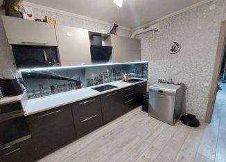 Продам двухкомнатную квартиру, 72 м2, Сосновоборск, улица Ленинского Комсомола, 37