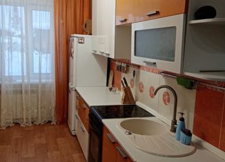 Двухкомнатная квартира на продажу, 61.1 м2, Киренск, Заводская улица, 24
