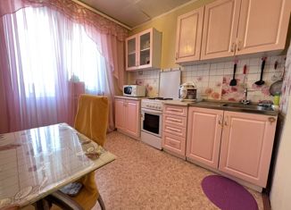 Продаю двухкомнатную квартиру, 52.2 м2, Артём, Михайловская улица, 17