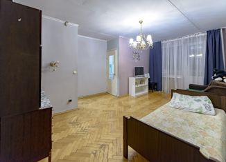 Продается трехкомнатная квартира, 55 м2, Москва, улица Шверника, 16к1, станция Крымская