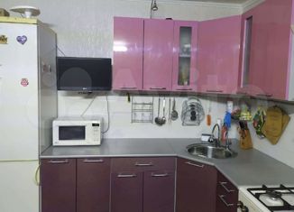 Продаю 3-ком. квартиру, 73.5 м2, поселок городского типа Уренгой, микрорайон Геолог, 28