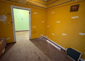 Продам 3-ком. квартиру, 55 м2, Каменск-Шахтинский, улица Кирова, 88