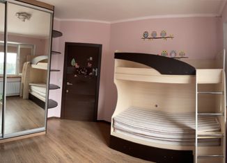 Продаю 2-ком. квартиру, 64 м2, Сургут, улица Крылова, 38