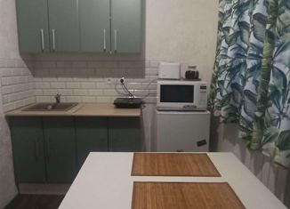 Продается двухкомнатная квартира, 43 м2, рабочий посёлок Кольцово, Центральная улица, 6