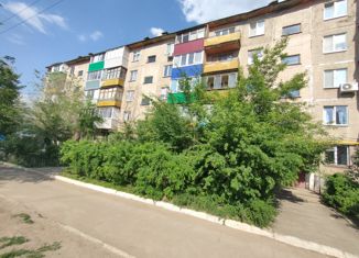 Продается четырехкомнатная квартира, 61 м2, Новотроицк, Зелёная улица, 77