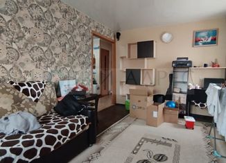 Продается четырехкомнатная квартира, 72 м2, Большой Камень, улица Академика Курчатова, 18