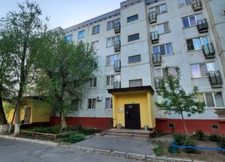 Продается 3-комнатная квартира, 62 м2, Элиста, 2-й микрорайон, 30