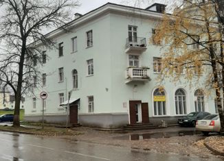 Продам 2-ком. квартиру, 68.7 м2, Бокситогорск, Дымское шоссе, 2