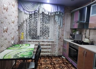 Продаю 4-ком. квартиру, 70 м2, Бугульма, улица Николая Баумана, 16