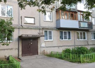 Продается двухкомнатная квартира, 39 м2, рабочий посёлок Гидроторф, Административная улица, 10