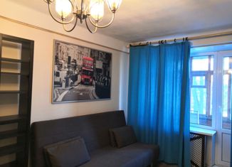 Продается трехкомнатная квартира, 58.8 м2, городской посёлок имени Свердлова, 1-й микрорайон, 7