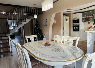 Продаю пятикомнатную квартиру, 143 м2, Челябинск, улица Братьев Кашириных, 54, Калининский район