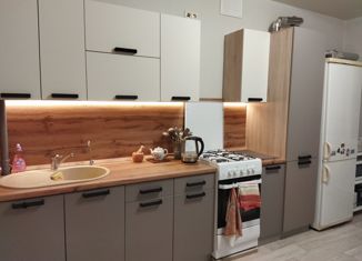 Продается 3-комнатная квартира, 74 м2, посёлок городского типа Смышляевка, Московское шоссе, 24-й километр, 9с5