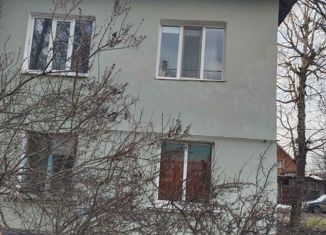 Продается 3-комнатная квартира, 76 м2, поселок городского типа Новосемейкино, Заводская улица, 13