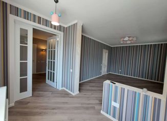 Продается трехкомнатная квартира, 123 м2, Каспийск, Молодежная улица, 4