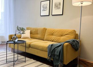 Продам трехкомнатную квартиру, 67.9 м2, Санкт-Петербург, улица Кустодиева, 16к3, метро Проспект Просвещения