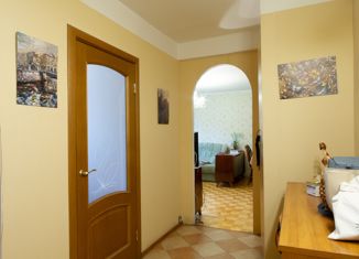 Продаю 3-ком. квартиру, 60 м2, Санкт-Петербург, Тимуровская улица, 30к1, Тимуровская улица