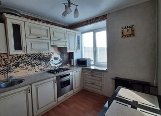 Продам 4-комнатную квартиру, 60.2 м2, Красноуфимск, улица Мизерова, 96