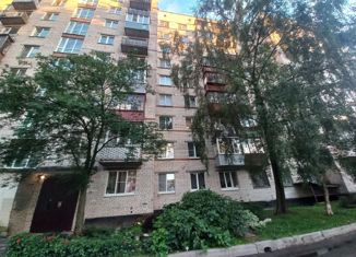 Продажа 3-комнатной квартиры, 57.5 м2, Санкт-Петербург, муниципальный округ Ульянка, улица Бурцева, 20