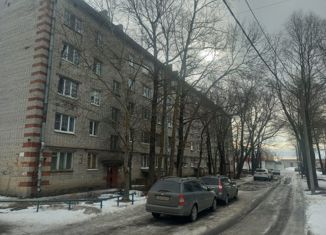 Продается 2-комнатная квартира, 47 м2, поселок Новый Учхоз, площадь Усова, 3