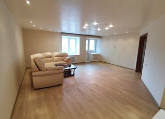 Продается трехкомнатная квартира, 120.3 м2, рабочий посёлок Кадуй, улица Строителей, 27к3