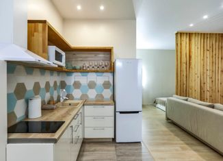 Сдаю 1-ком. квартиру, 42 м2, Владивосток, улица Леонова, 66с2